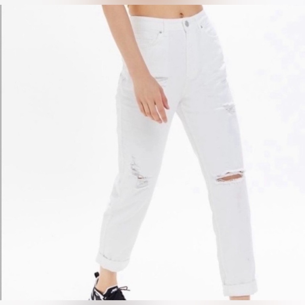 BDG White Distressed Mom Jeans| Size 28
